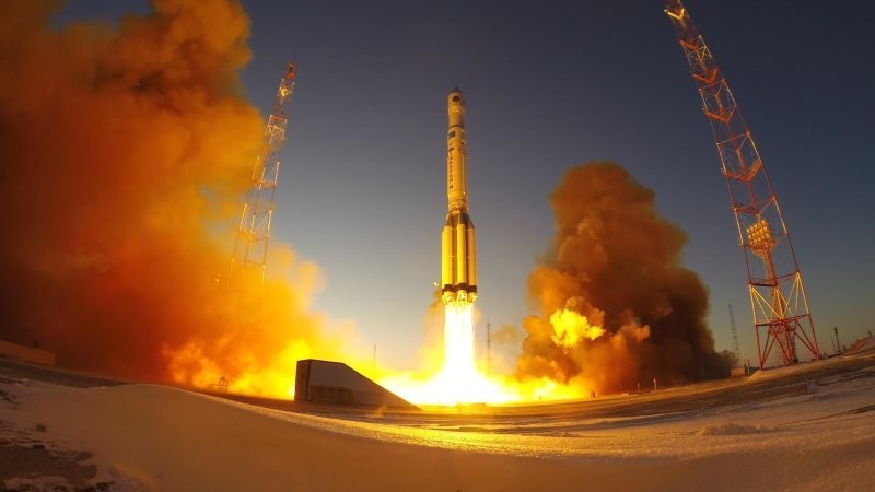 "Роскосмос" будет показывать запуски ракет на уличных экранах крупных городов России