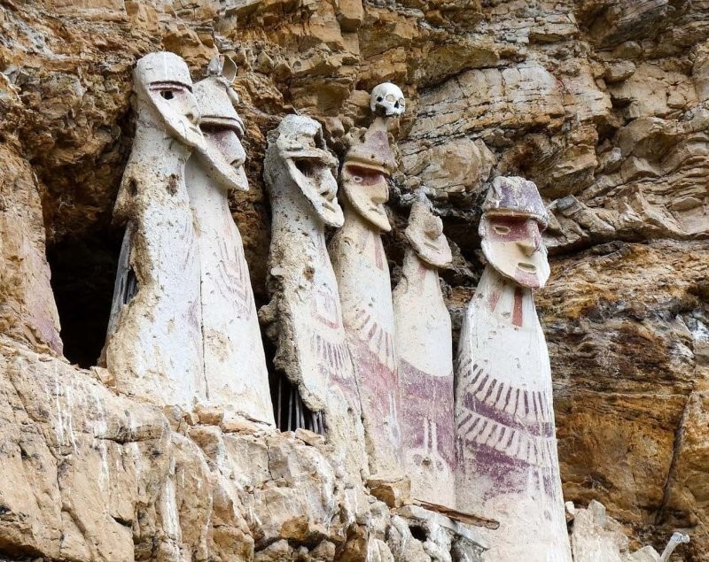 Небесная крепость Куэлап и скальные мумии загадочных чачапойя