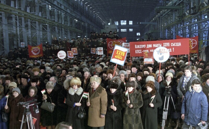 13. На заводе тяжелых и уникальных станков в Ульяновске состоялся митинг советско-венгерской дружбы, 1986 год