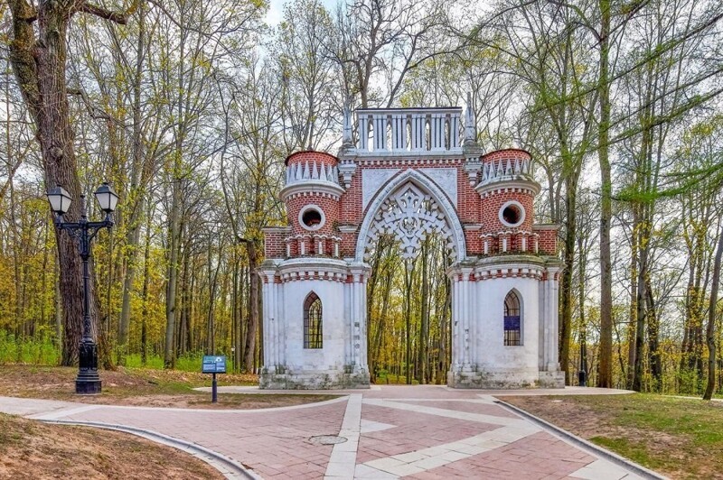 Следы прошлого. В каких парках Москвы сохранились исторические памятники