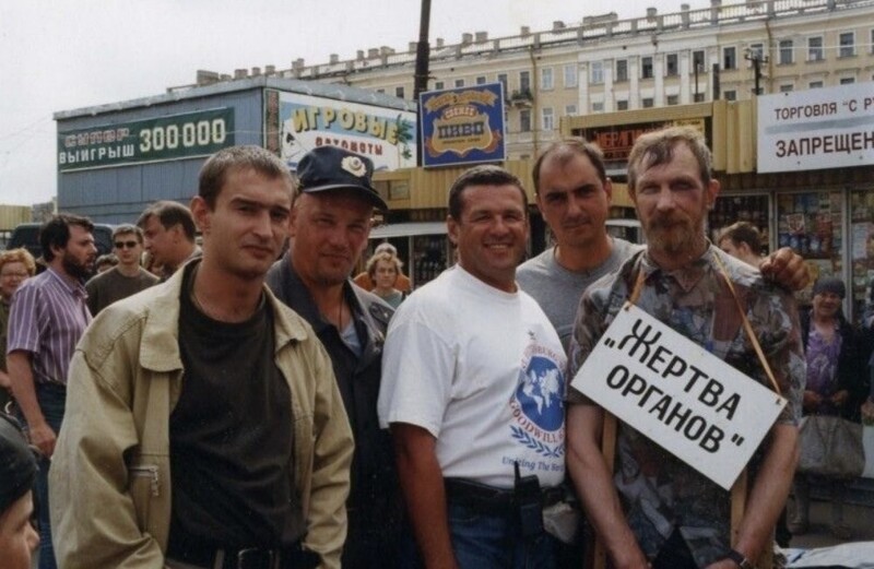 7. На съёмках сериала «Убойная сила» на Сенной площади в СПб, 1999 год