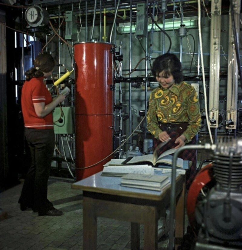 2. Студентки Якутского государственного университета имени Аммосова на производственной практике, 1974 год