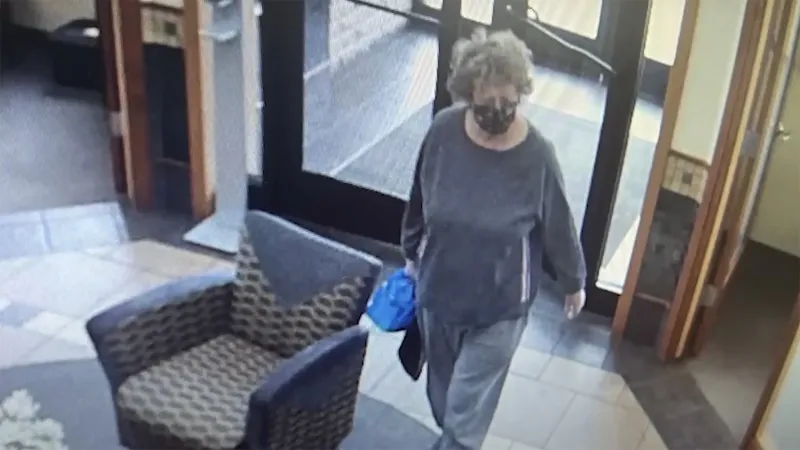 74-летняя американка стала жертвой аферистов и ограбила банк