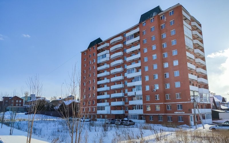 «Идти нам абсолютно некуда»: суд в Иркутске признал многоэтажный дом самостроем и постановил выселить из него жильцов без компенсации
