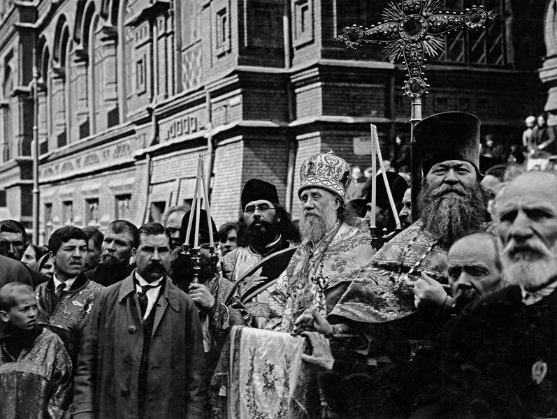 Патриарх Тихон на пасхальном молебне у Никольских ворот.