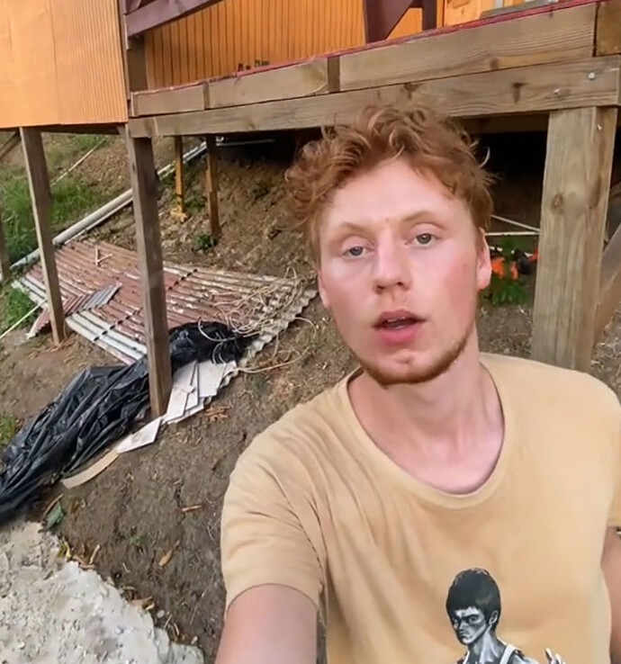 22-летний британец переехал жить на Карибы и сам построил себе дом