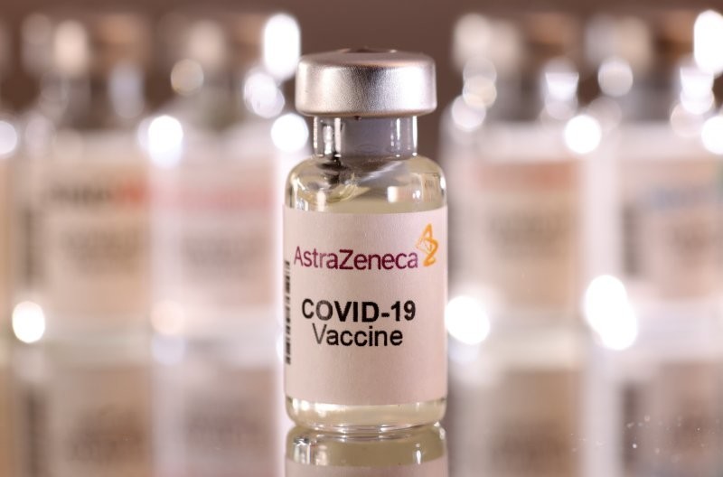 Компания AstraZeneca начала отзывать вакцину от COVID-19 из-за смертей привитых от тромбоза