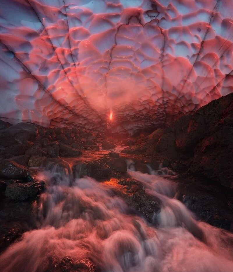 5. Внутри пещеры дракона - ледяная пещера под вулканом на Камчатке
