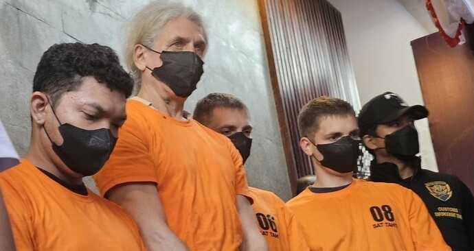 Россиянину и двум украинцам грозит смертная казнь за создание нарколаборатории на Бали