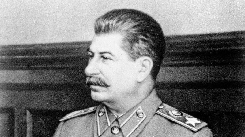 «Вызывать его никто не планировал»: в барнаульском Сталин-центре рассказали о спиритическом сеансе с «участием» генералиссимуса