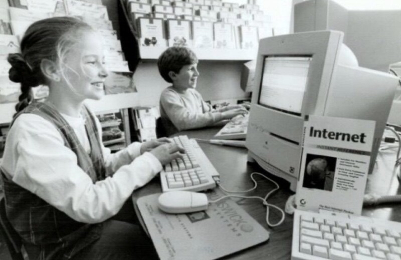 5. Дети играют в «Интернет» на Apple Macintosh, 11 мая 1994 года