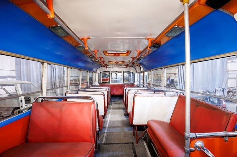 Реставраторы восстановили советский автобус ЗИЛ-158 с прицепом