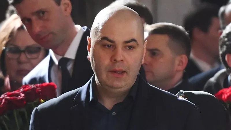 Теперь официально: Олег Эйдельштейн признан сыном Жириновского