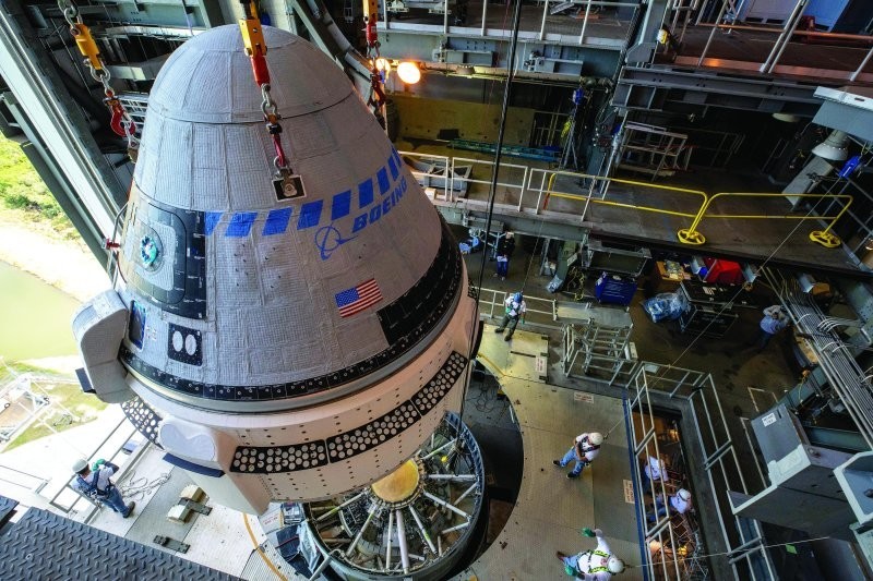 В США впервые запустили к МКС корабль от компании "Боинг" с астронавтами на борту