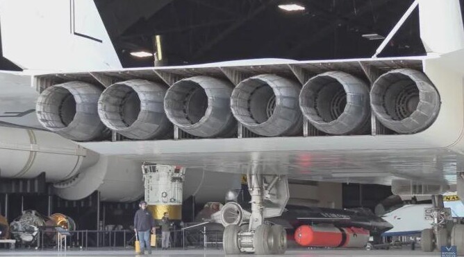 11. Двигатель прототипа атомного бомбардировщика XB-70