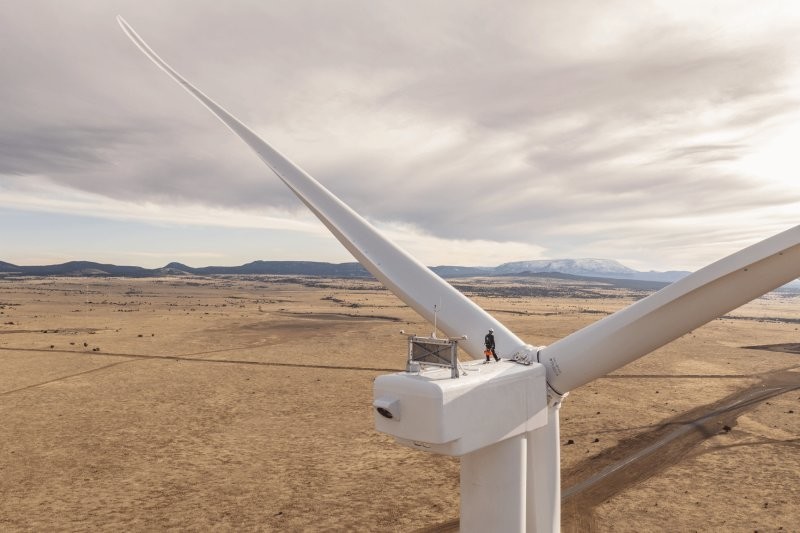 9. Работник ветряной турбины GE "Sierra" мощностью 3 мегаватта