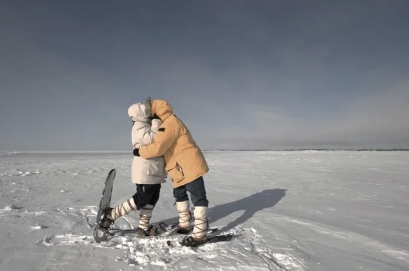 16. Учёный, находящийся в Антарктиде, смог назначить свидание через Tinder с девушкой, отдыхающей всего в 45 минутах езды от него