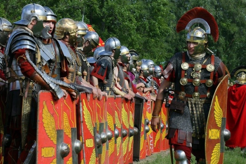 6. В римской армии командира небольшого подразделения называли “Деканом”
