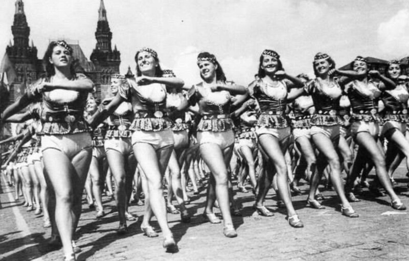 14. Физкyльтурницы из Азepбайджанской ССР на Всесоюзном параде физкультурников, 1939 год