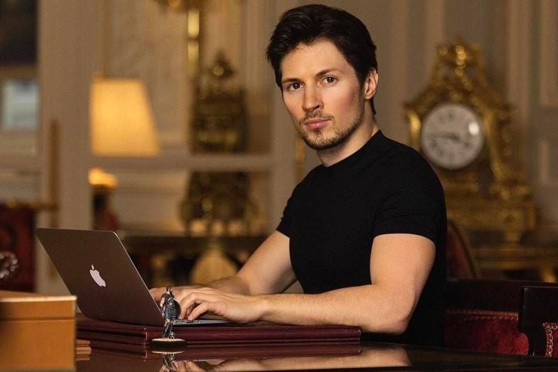 "Вы не уродливы - просто у вас мало денег": в сети удивляются фото Павла Дурова до преображения