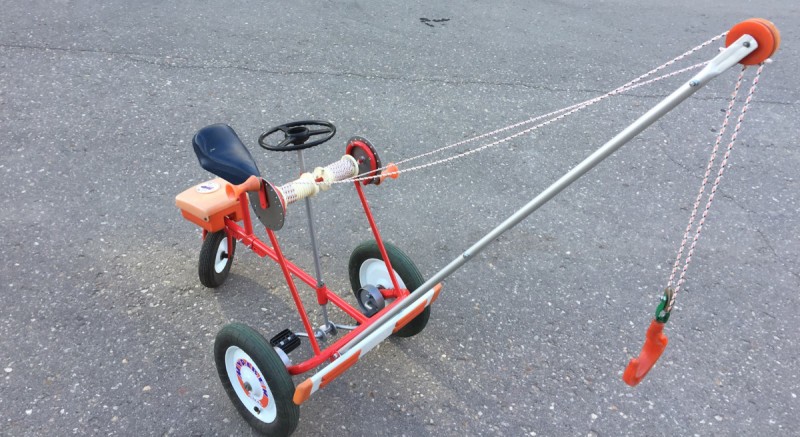 Подъемный кран с педалями: детская техника времен СССР