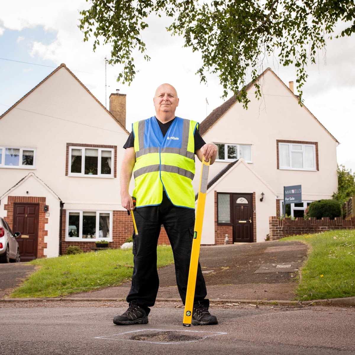 Британец раскрыл секрет, как заставил дорожников устранить 10000 выбоин