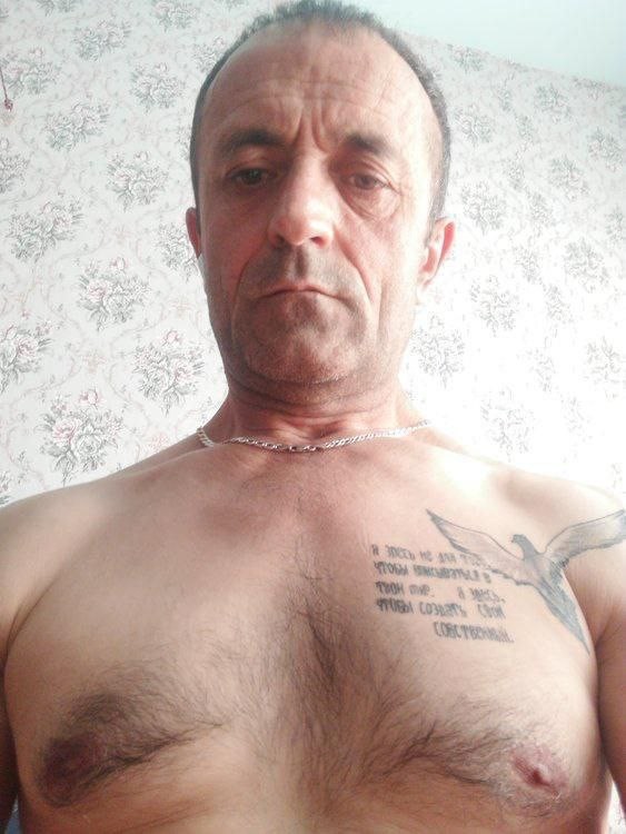 Чем вам эти женихи с сайтов знакомств не подходят?