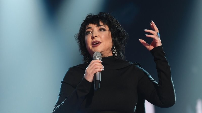 «Пятьдесят лбов и я - девочка»: Лолита пожаловалась, что активисты «Русской общины» хотели сорвать её концерт в Ярославле
