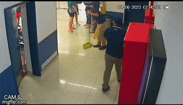 За секунду до