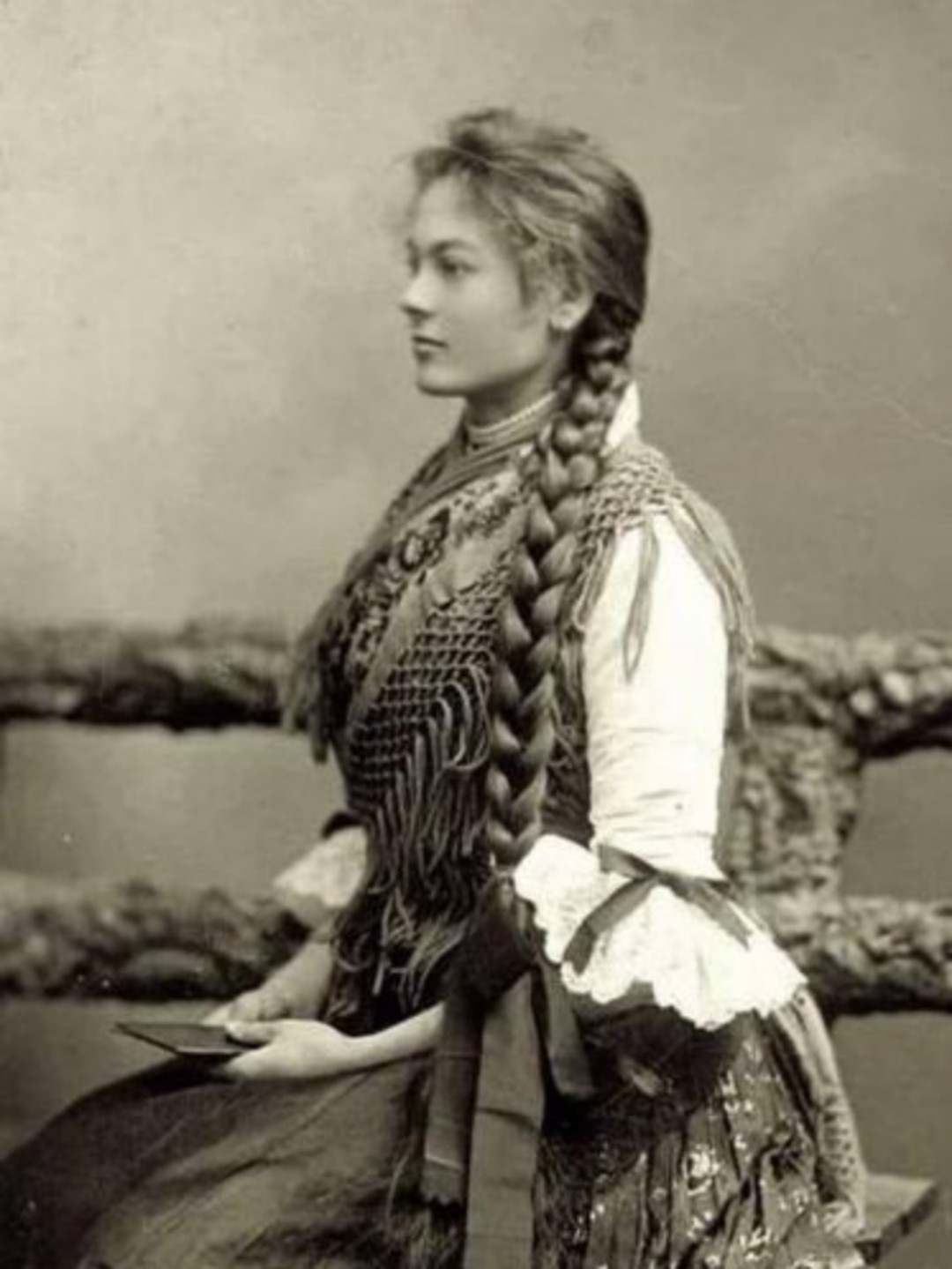 Капсулы времени: истории, спрятанные в старых альбомах