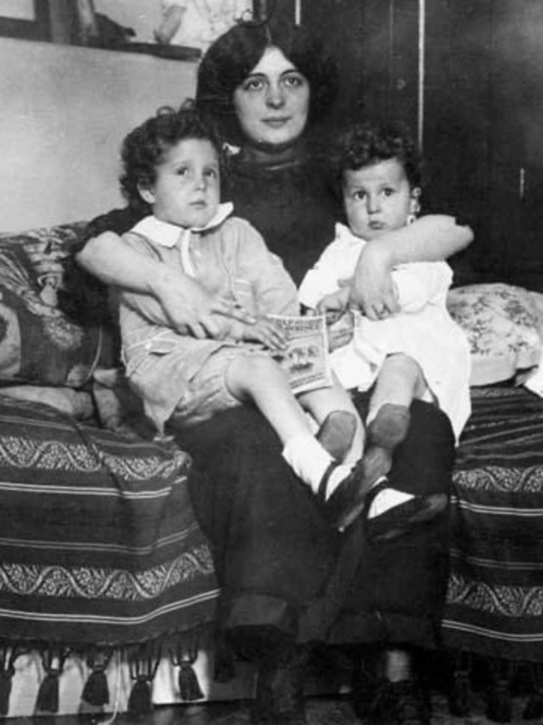 Капсулы времени: истории, спрятанные в старых альбомах