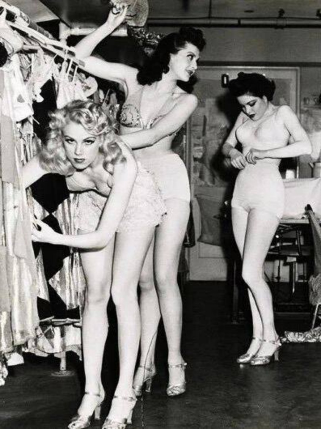 Капсулы времени: истории, спрятанные в старых альбомах