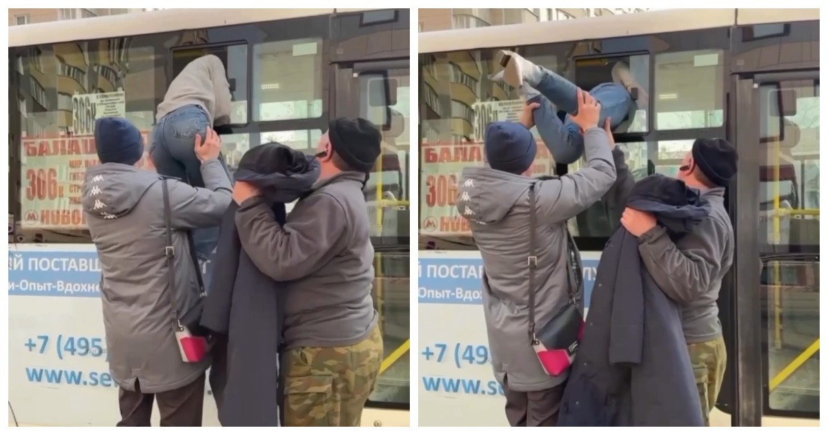 В Балашихе водитель маршрутки случайно заблокировал двери транспортного средства