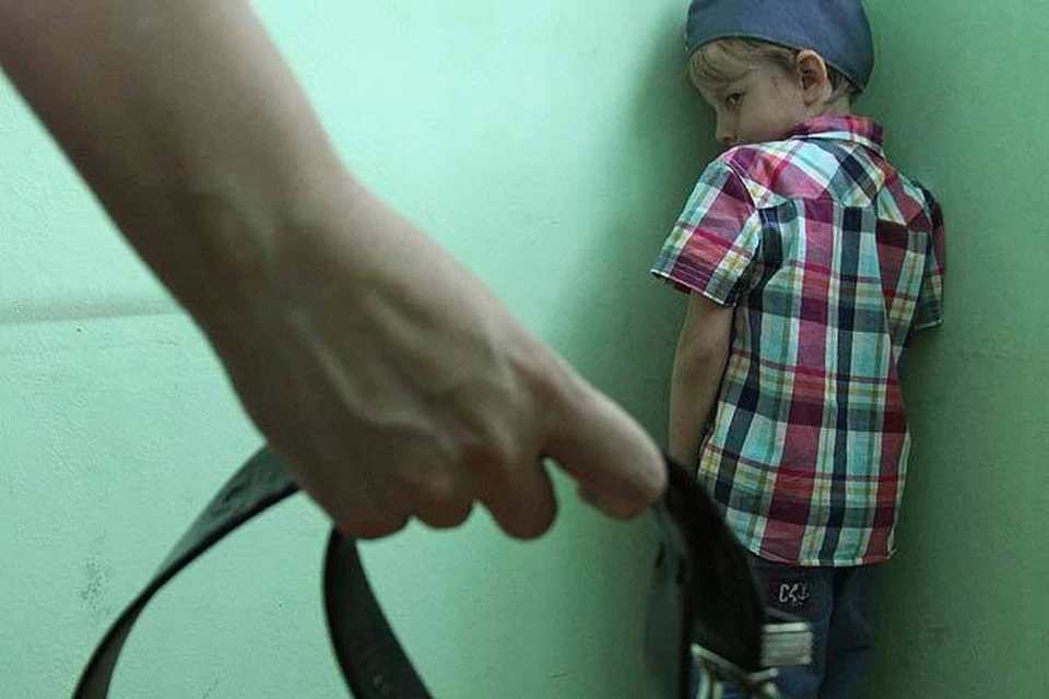 "Бить или не бить?": на госканале посоветовали "дрессировать" детей с помощью рукоприкладства