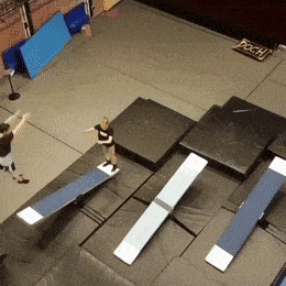 Разминка акробатов