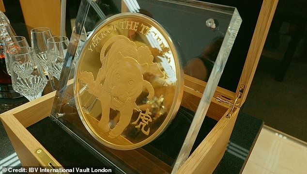 Самое неприступное хранилище в мире, где миллиардеры держат золото и бриллианты (а также карты с покемонами)