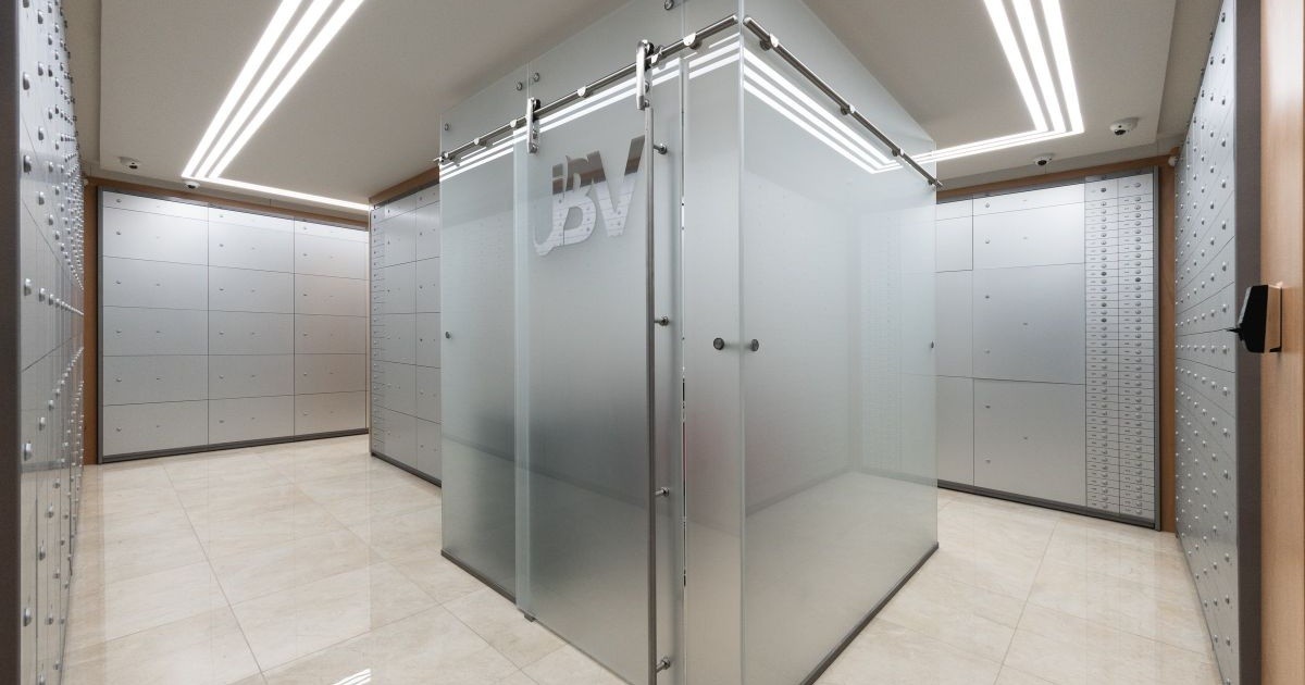 Самое неприступное хранилище в мире, где миллиардеры держат золото и бриллианты (а также карты с покемонами)