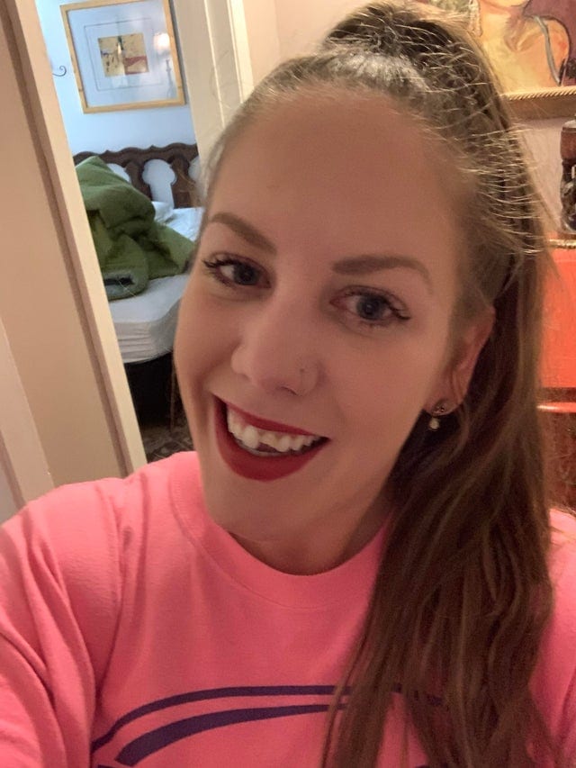 Мой 11-месячный сын только что ударил меня по лицу своей игрушкой и сломал мне зуб