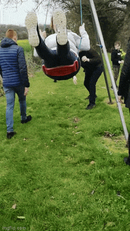 Тещу раскачивал?