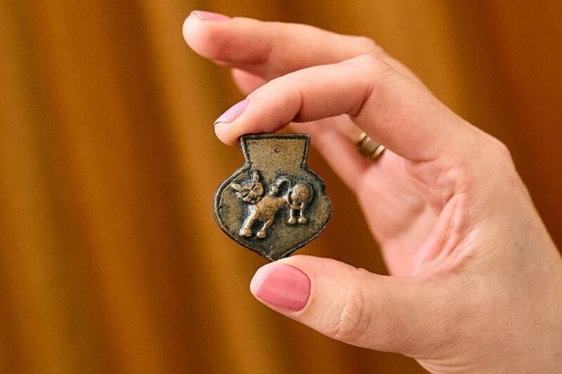 Еще одно подтверждение господства кошек - изображения на артефактах XVI-XVIII веков