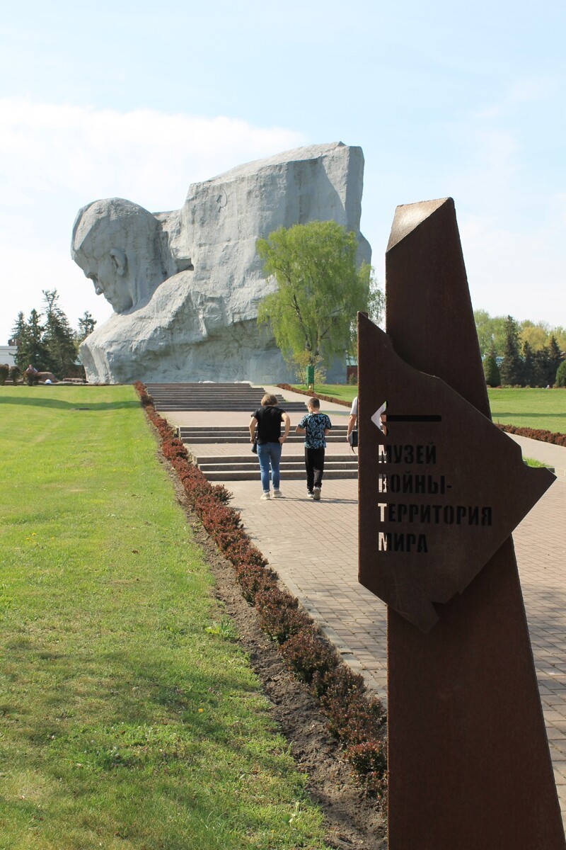 У стен Брестской крепости