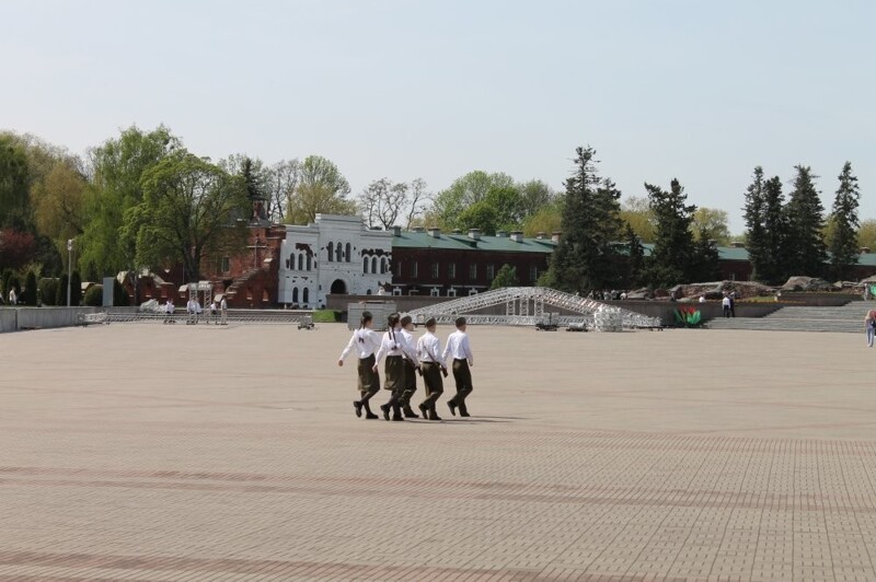 У стен Брестской крепости