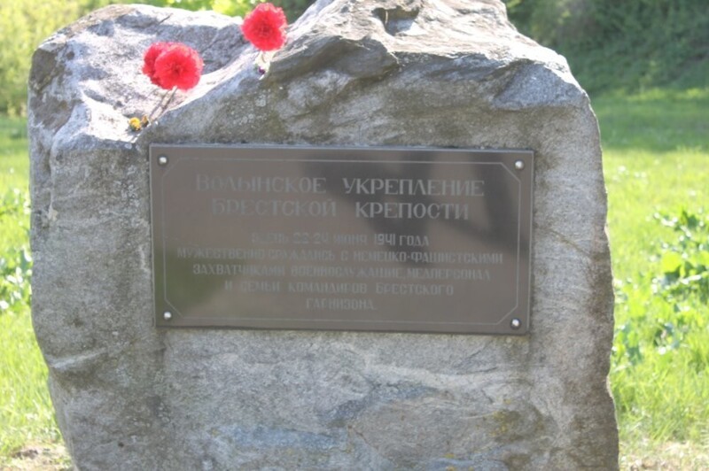 У стен Брестской крепости