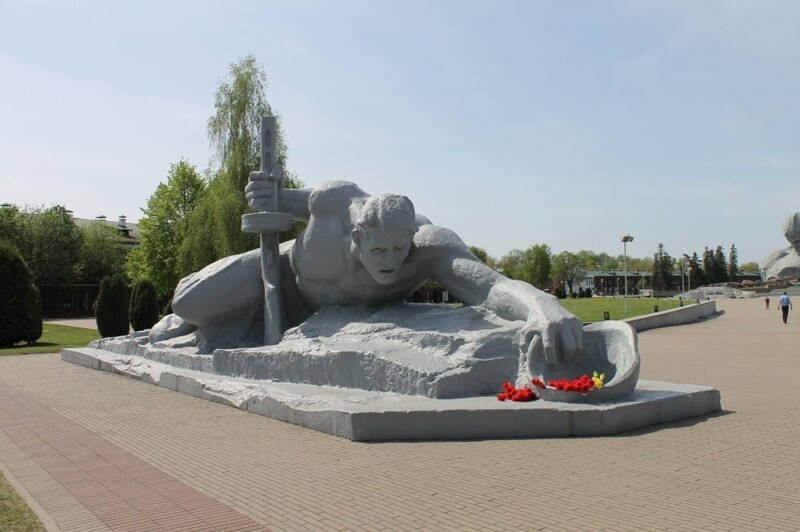У стен Брестской крепости