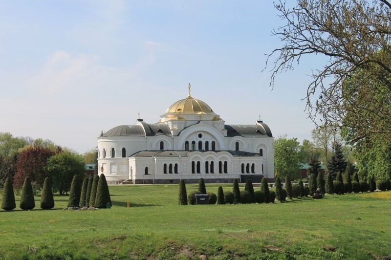 У стен Брестской крепости