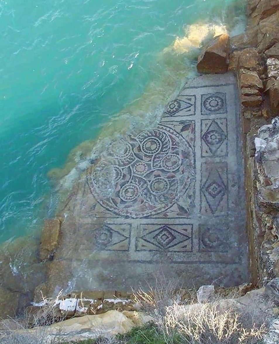 2. 2000-летняя римская мозаика на берегу реки Евфрат, Турция