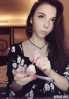 Китаянку в аэропорту заставили вернуть лицо к заводским настройкам