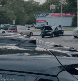 И масло меняет, и растяжку тренирует