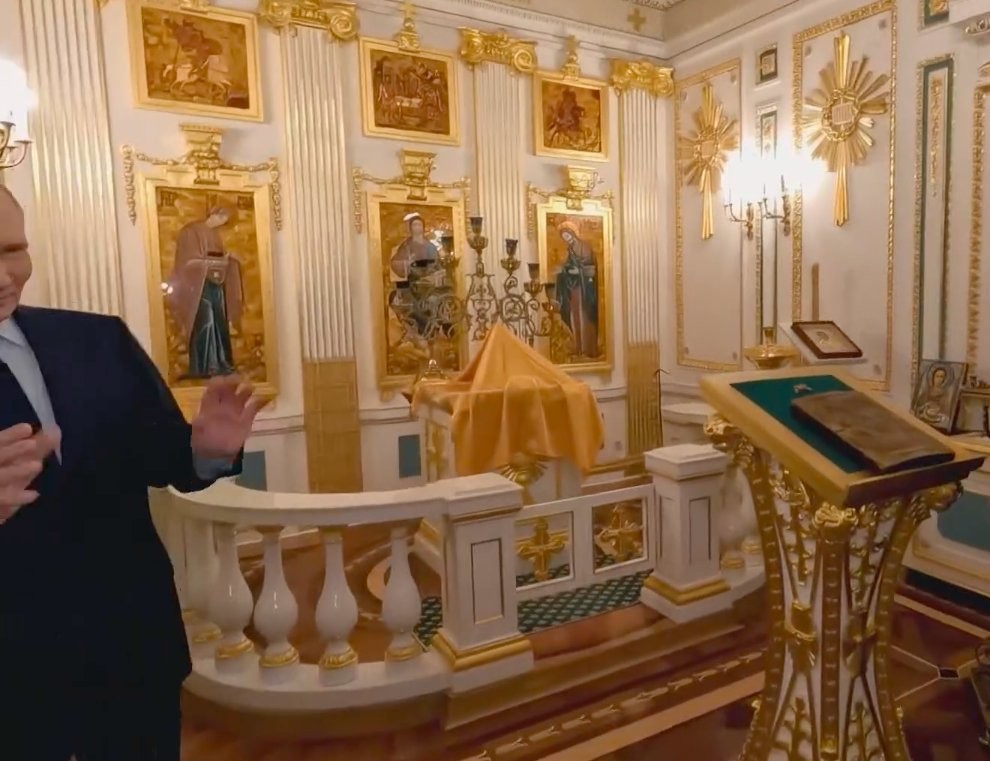 И библиотеку с часовней