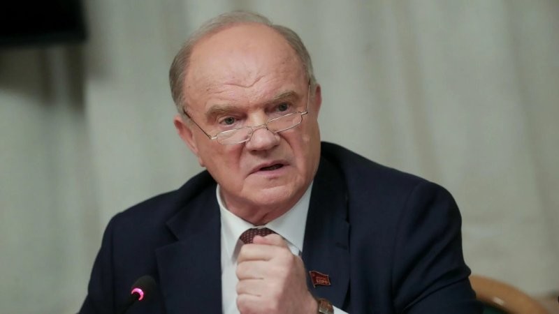 "Мы вам ответили, почему": Геннадий Зюганов зашёл в "Пятёрочку" и объяснил высокие цены на картошку